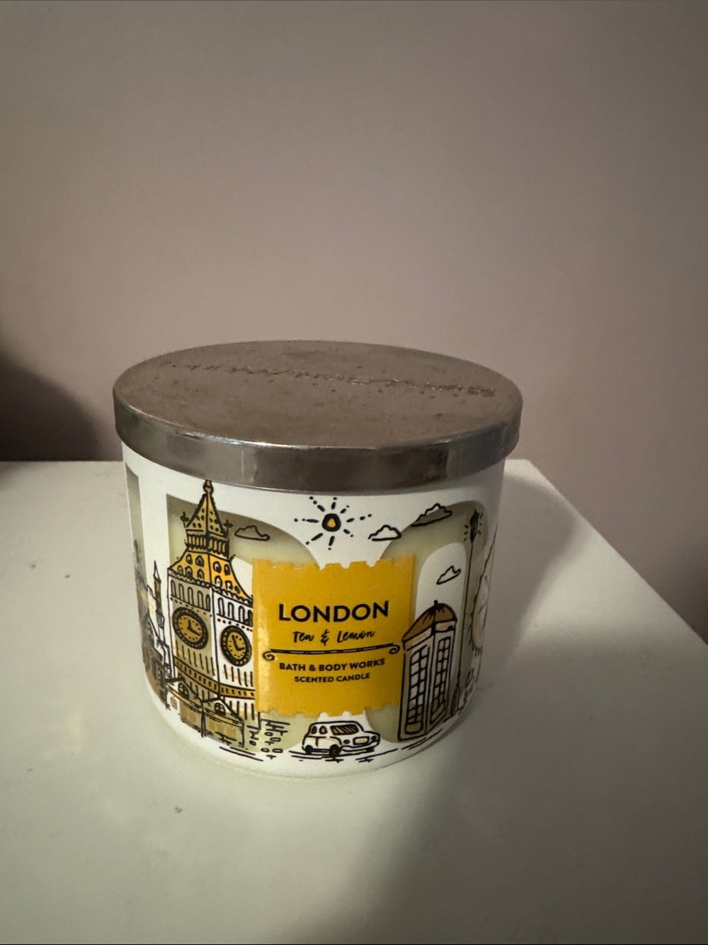 Bath & Body Works London Tea & Lemon Candle - Yellow and White